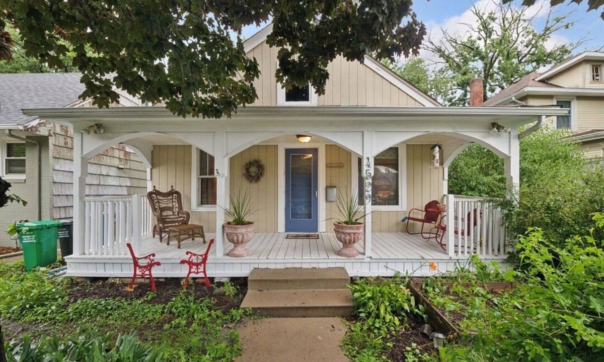 Linden Hills House | Elegant Linden Hills Home, Family Friendly, Walk to Lake, Dining, and Shopping