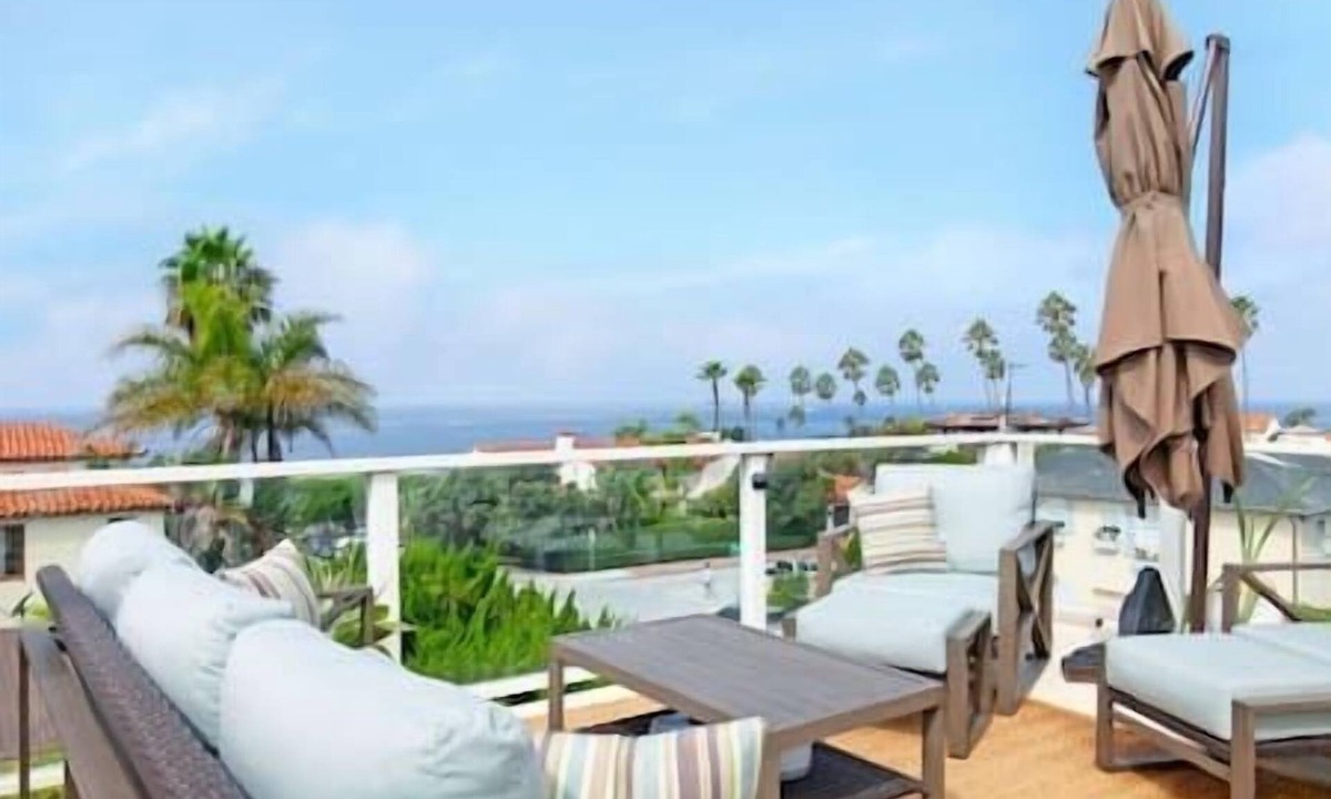 Beach Barber Tract House | Endless Summer at Windansea⛱️🏄‍♀️ steps to the sand at La Jolla’s finest Beach