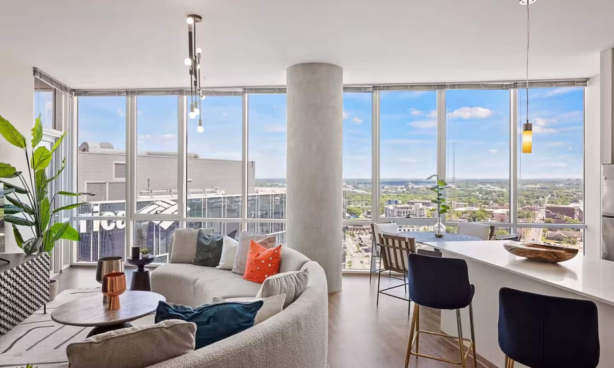 Sobro Apartment | Enjoy Vibrant Nashville | Rooftop Terrace & Modern Amenities | Top Spots Nearby