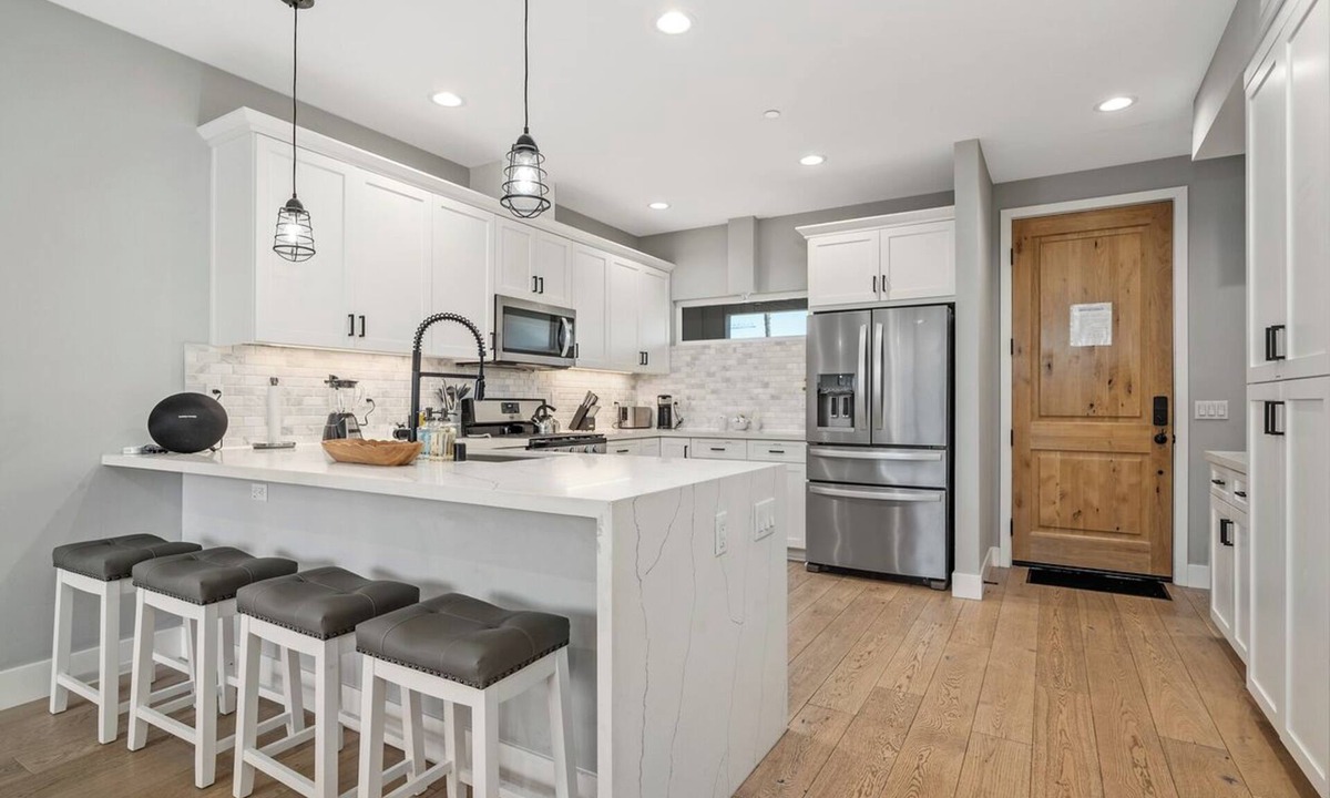 North Park House | Entire Brand New 2-Bedroom Luxury Townhouse! #4
