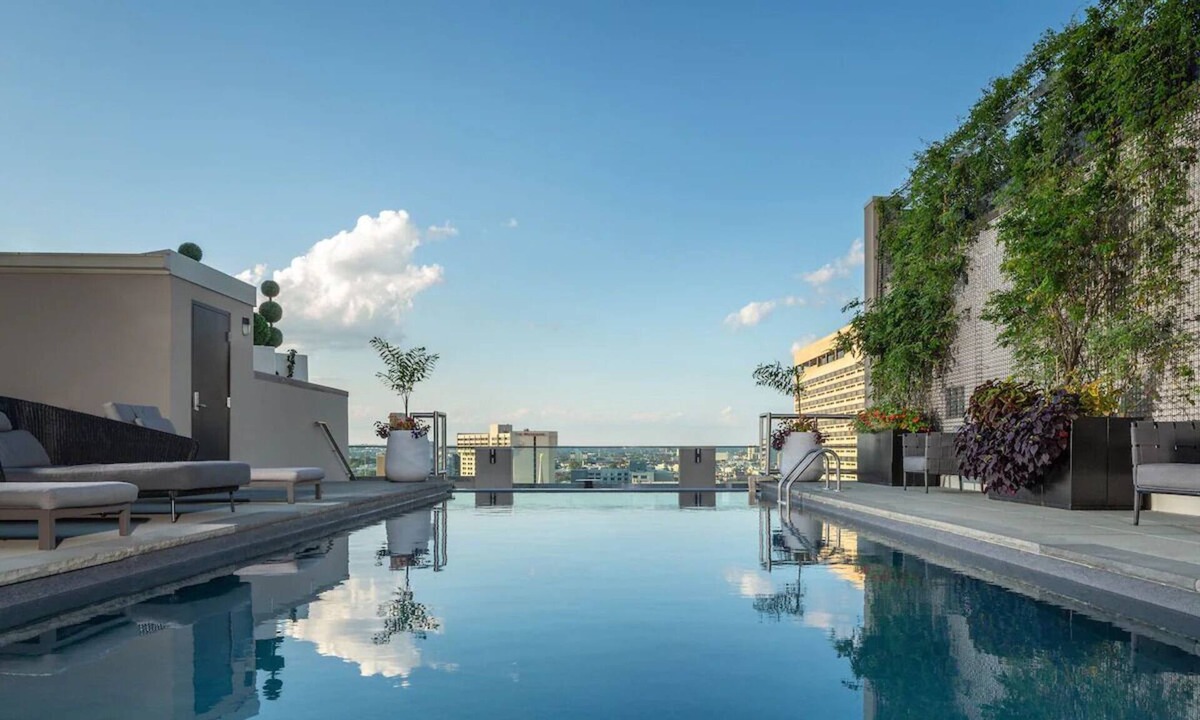 Logan Square Hotel | Experience Philly Culture at this Trendy Suite | City Views | Rooftop Pool