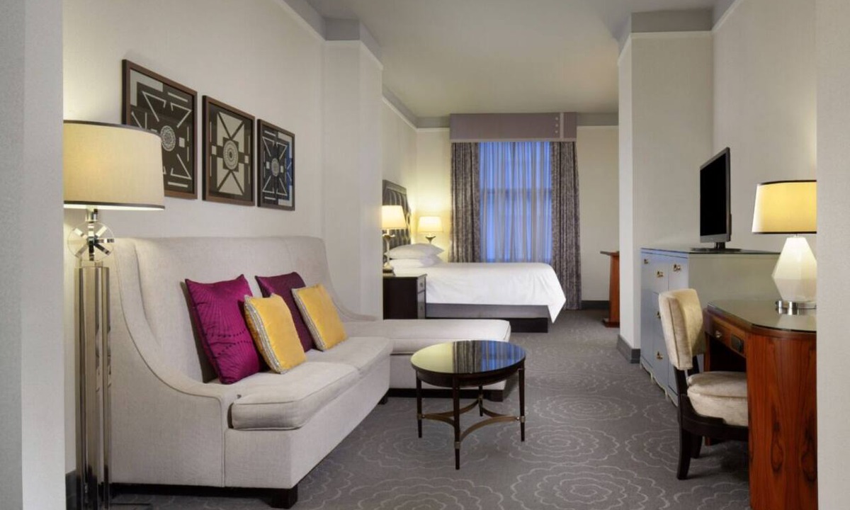 The Loop Hotel | Experience the Heart of Chicago from a Cozy Suite