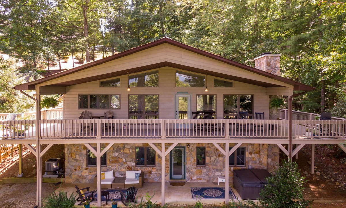 Spruce Pine Cabin | Fairway Gem at Spruce Pine - EV charge port, hot tub, fishing access