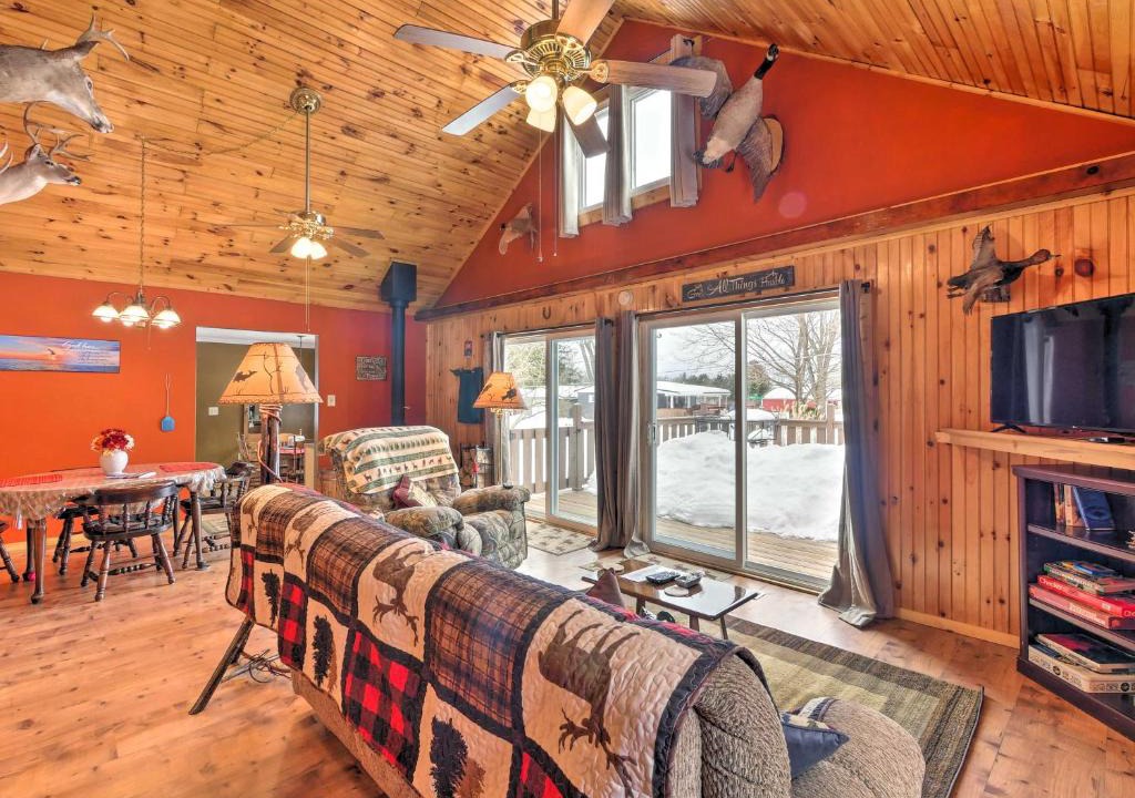 Pymatuning Central House | Family-Friendly Espyville Cottage Near Lake!