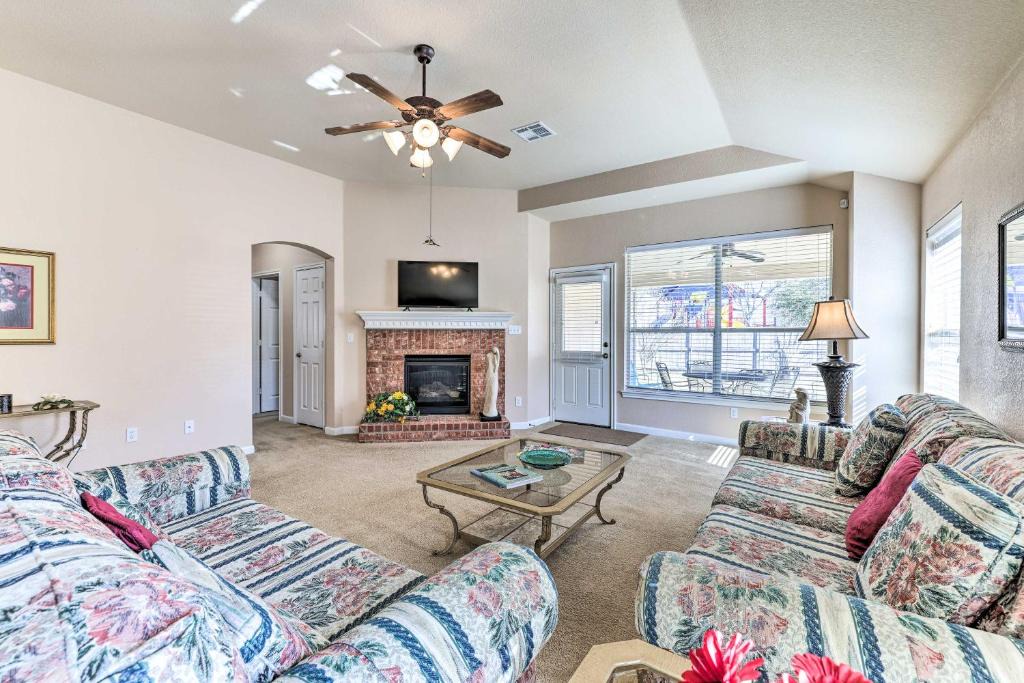 Buda House | Family-Friendly Rose Villa with Yard and Patio!