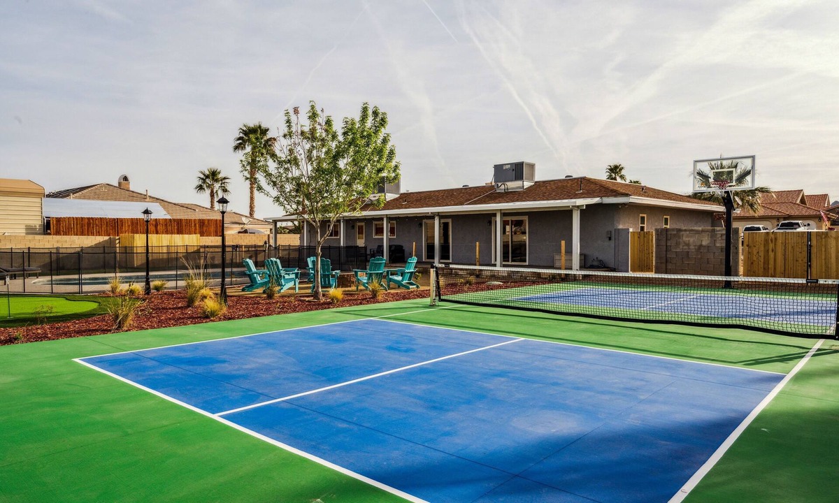 Foothills House | Family Fun Oasis: Pool, Hot Tub, Pickleball, Theatre, Karoake & Game Room