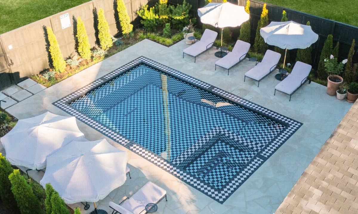 Five Points House | Five Points House Heated Pool, Hot Tub, Bar, Grill, Fire Pit