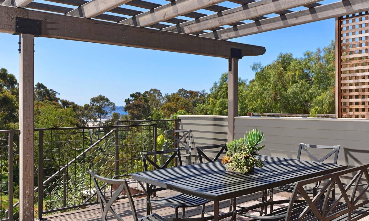 Mission Hills House | FORT 1 Craftsman on the Woods - Quiet, Restful Hideaway Centrally Located