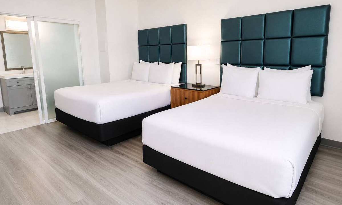 Little Italy Hotel | Four Deluxe 2Q Units| 1 Mile to Gaslamp Quarter | Allows Pet & Access to Rooftop