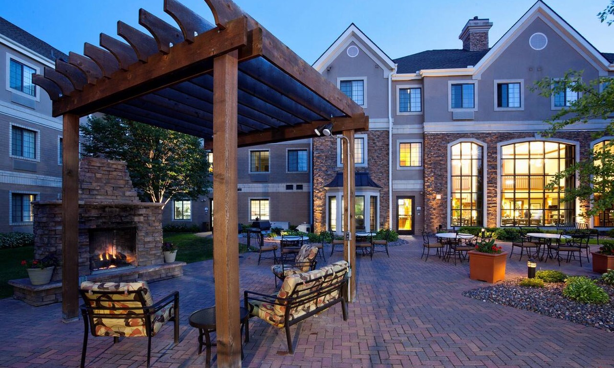Maple Grove Condo | Free Breakfast. Pool & Hot Tub. Gym. Great for Business Travelers!
