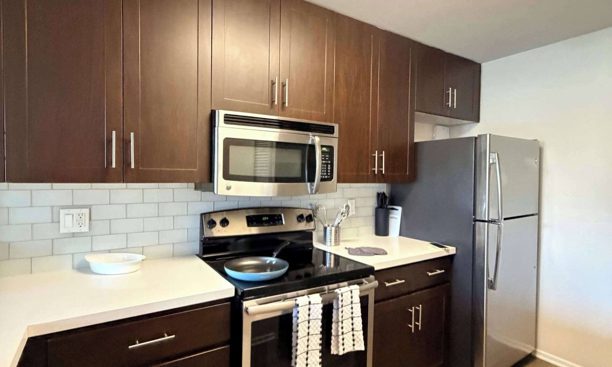 Mission Valley East Apartment | Fully Furnished 1BR in Misson Valley w/Parking