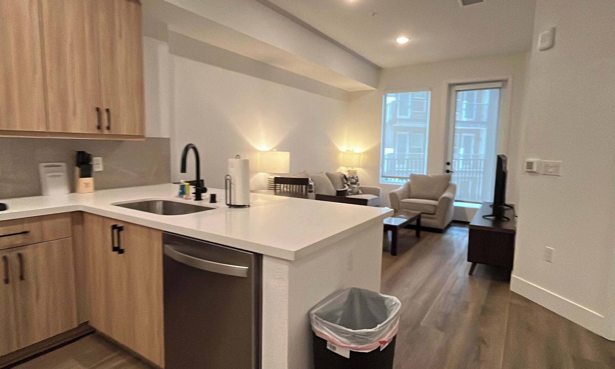 Mission Valley East Apartment | Fully Furnished 1BR in Misson Valley w/Parking
