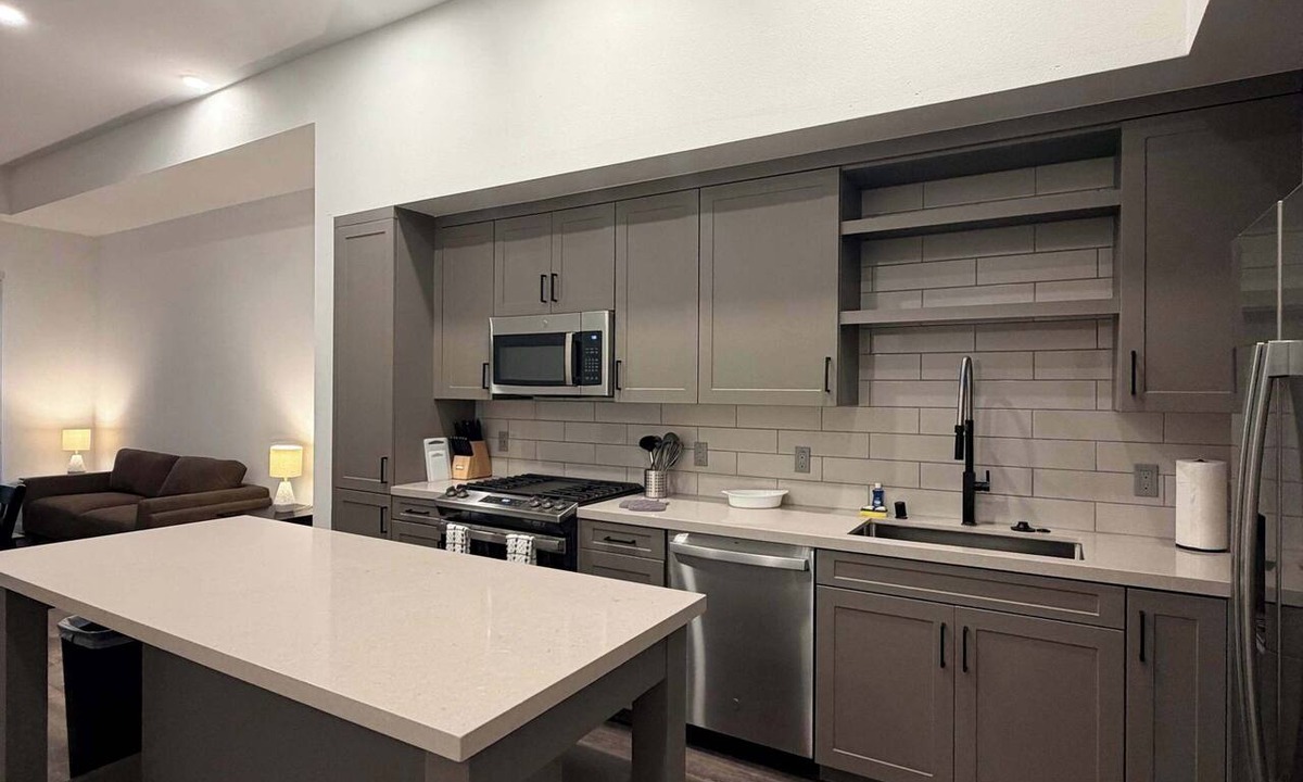 Mission Valley East Apartment | Fully Furnished 1BR in Misson Valley w/Parking