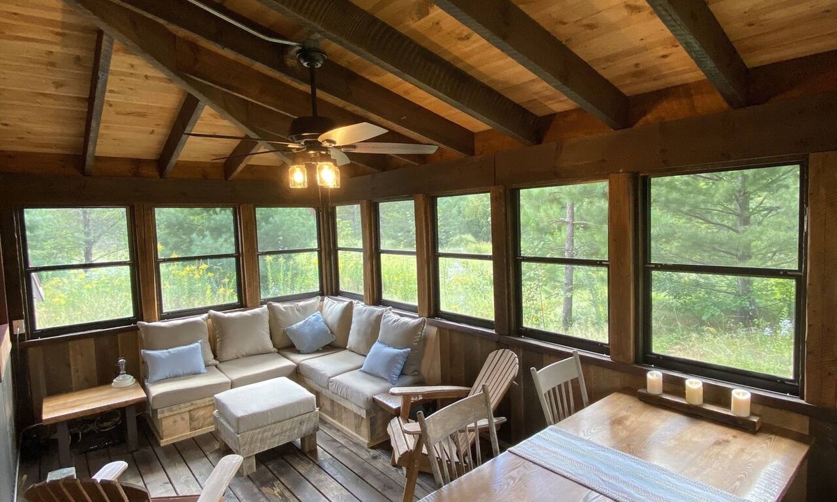 Biwabik House | Fully modernized historic log cabin near Giants Ridge