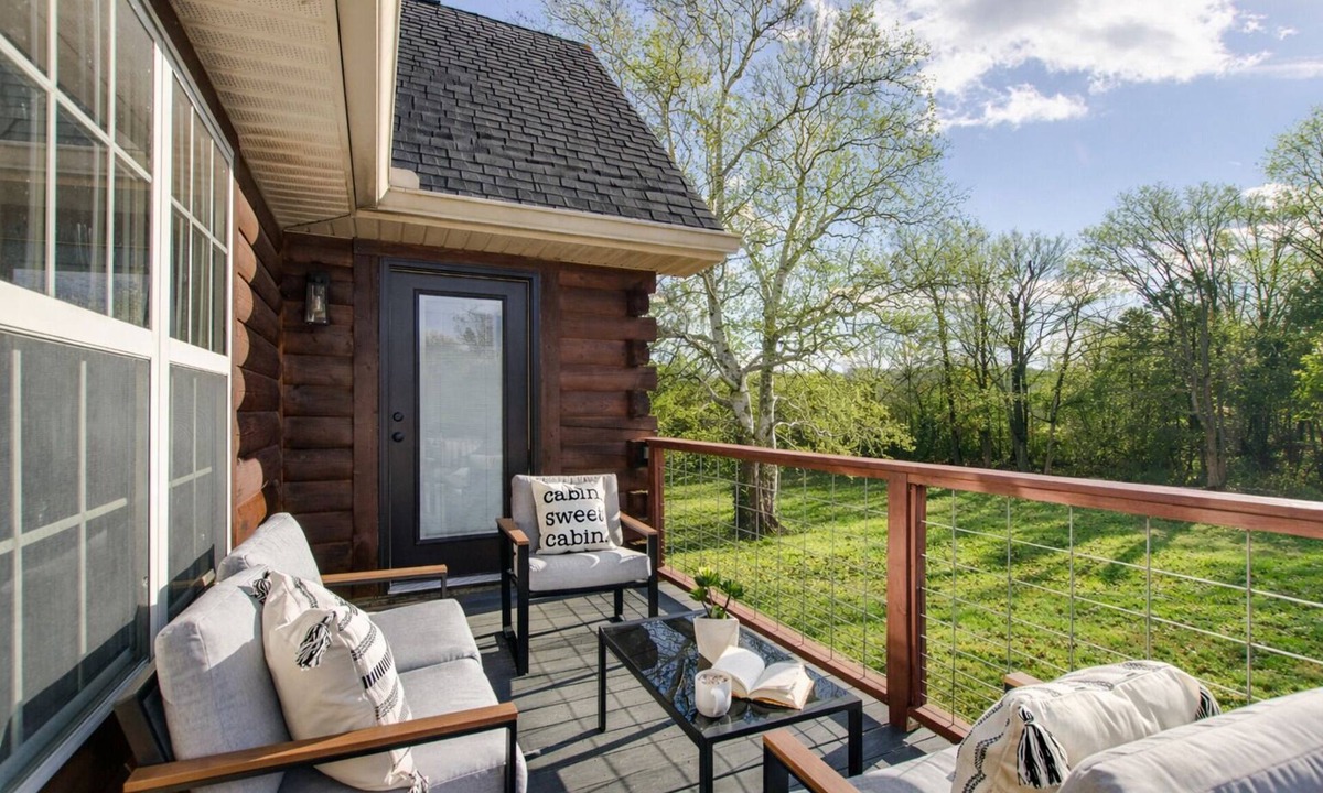 Mount Juliet Cabin | Game Night Ready-Cook with Ease-Sleep in Peace-Near Nashville/BNA