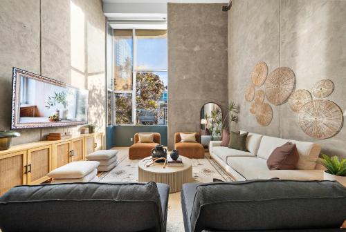East Village House | Gaslamp Row House - Sleeps 8 Private Garage AC