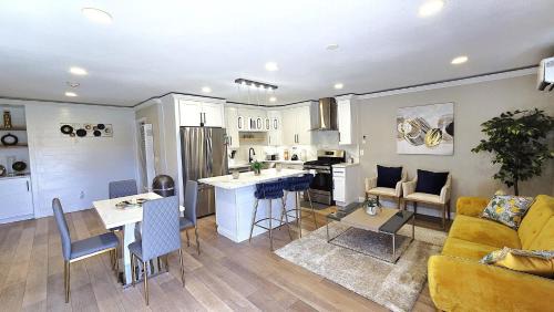 La Presa House | Gillespie Dr 2BR 1BA Unit A | Near Downtown SD