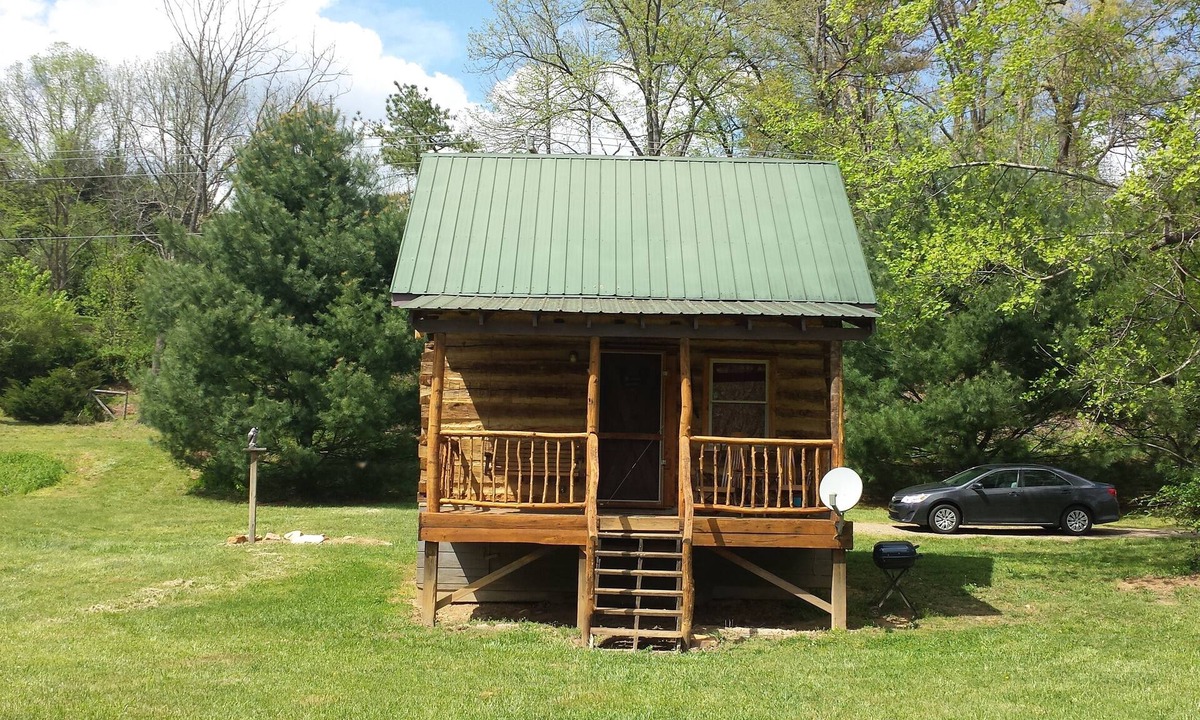 Franklin Cabin | Glory Days Riverfront Authentic restored 1800s log cabin near Gem mines