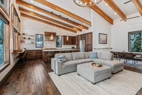 Sandpoint Villa | Golf Getaway Stunning Lake & Mountain Views