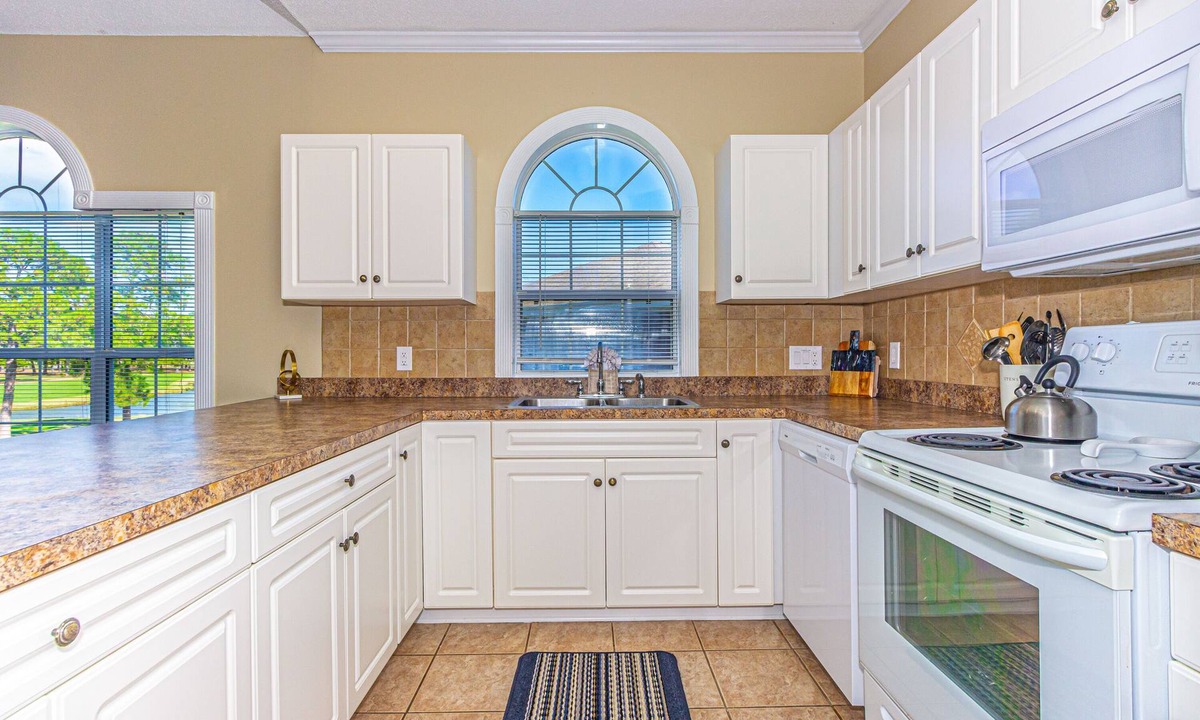 Central Myrtle Beach Villa | Gorgeous 2BR 2BA Modern Masterpiece Near Beach