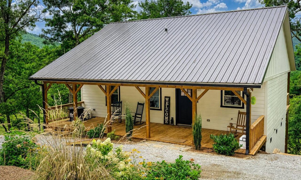 Franklin House | Graceland Mountain Cottage | 10+ Private Acres, On-Site Trails, Hot Tub + Cold Plunge