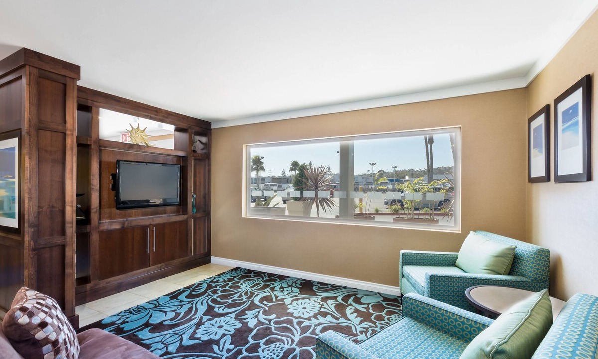 Pacific Beach Hotel | GreenTree Inn San Diego Mission Bay