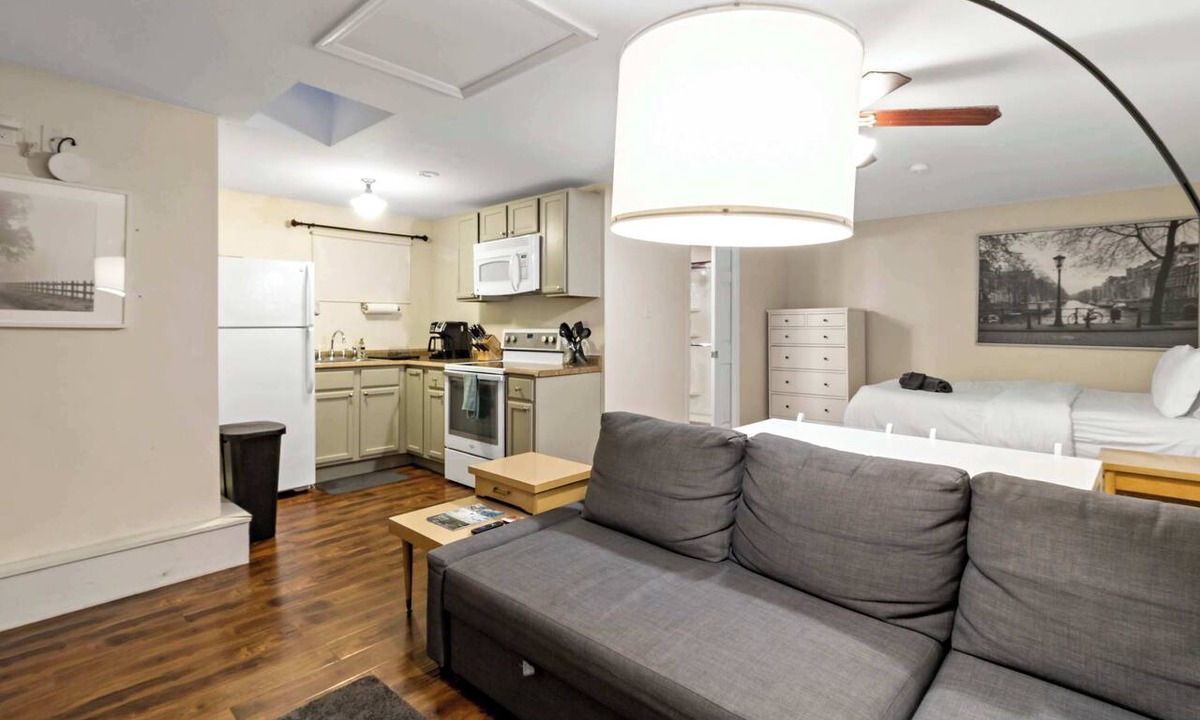 Maplewood Apartment | Ground-Floor Forest Park Studio | Parking, Washer/Dryer & Fast Wi-Fi