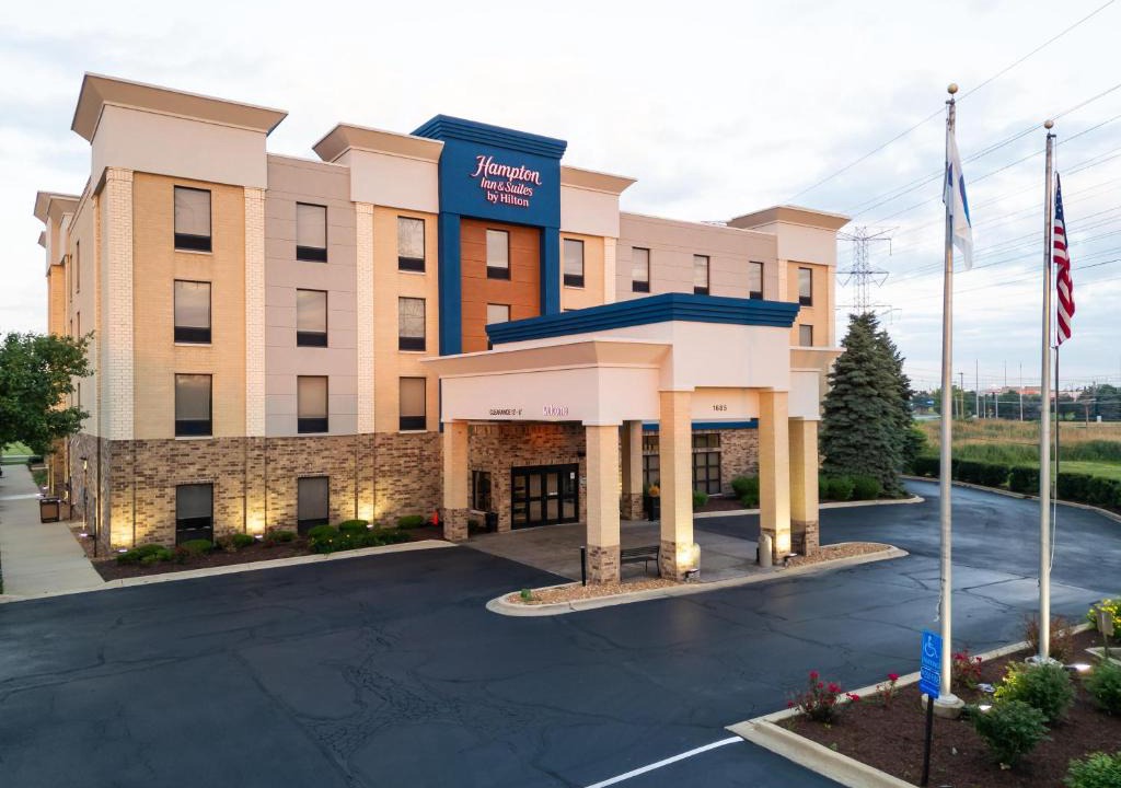 Addison Hotel | Hampton Inn & Suites Addison