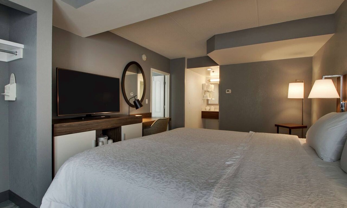 Aurora Hotel | Hampton Inn & Suites Chicago/Aurora