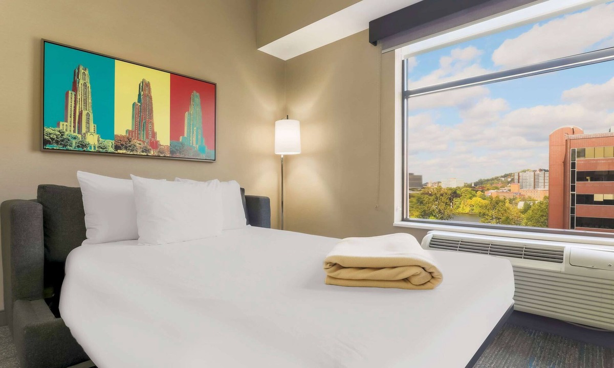 Downtown Pittsburgh Hotel | Hampton Inn & Suites Pittsburgh-Downtown