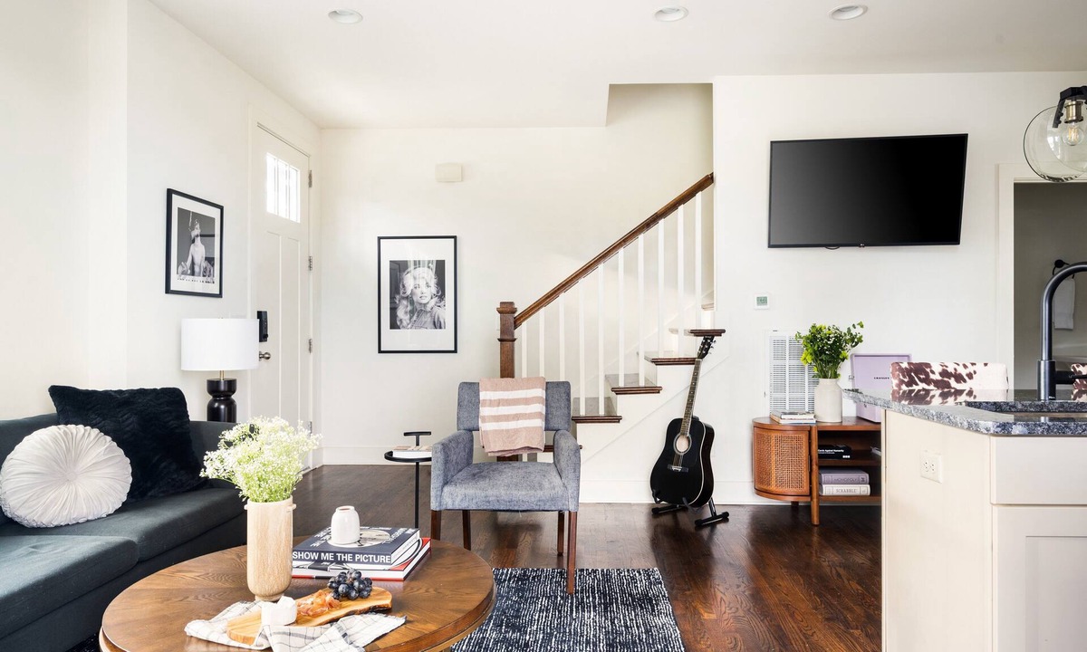 Chestnut Hill House | Hart Suite Buyout 3 by AvantStay | Two Town House Buyout in Nashville!