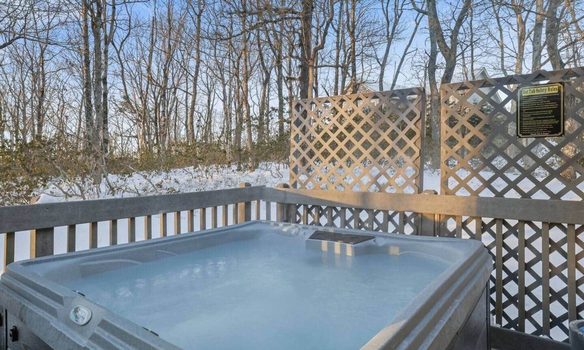 Tannersville House | Hawthorne Hideaway -Hot Tub ,and Pool Access