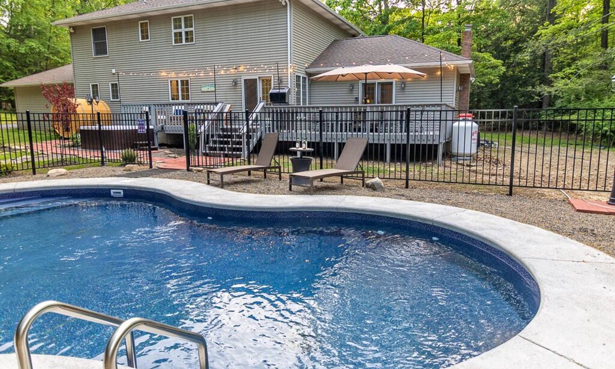 Stroudsburg House | Hemlock Manor-Pool/Sauna/Hot Tub