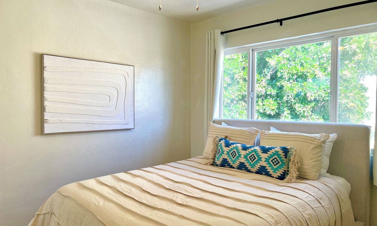 Mission Hills Apartment | Hidden Minimalist 1bed by the airport SD
