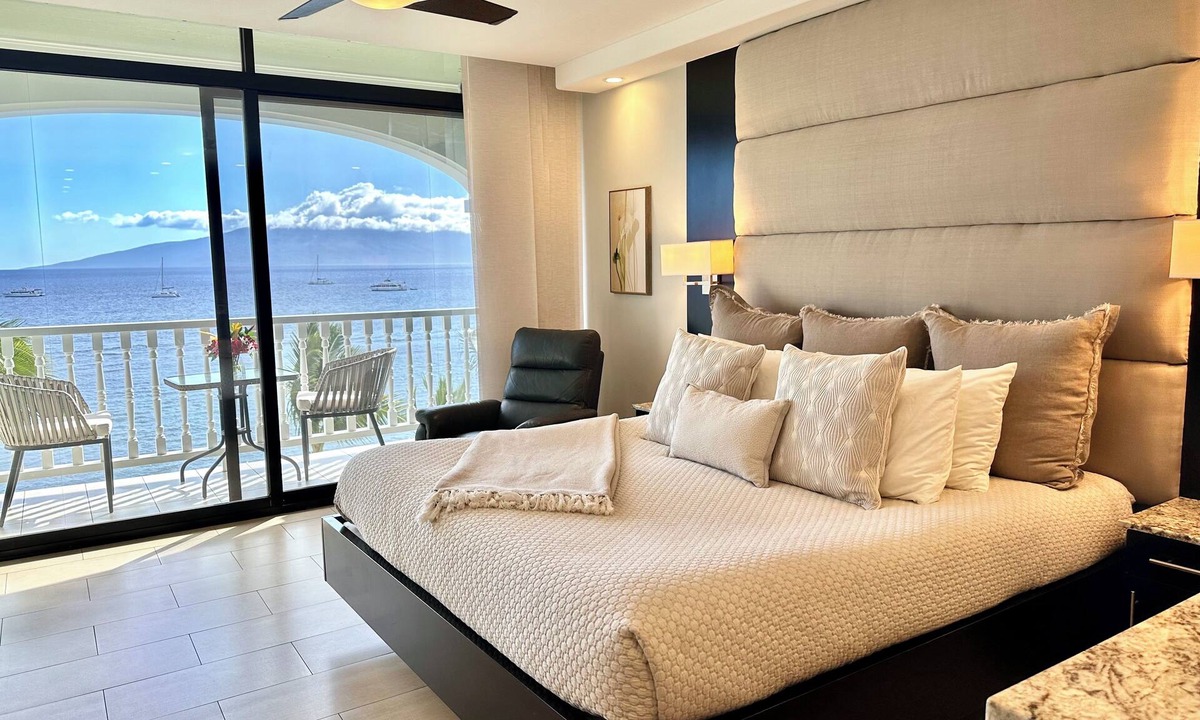 Historic Lahaina Front Street Condo | High End Ocean and Beach Front studio - Lahaina Shores 623