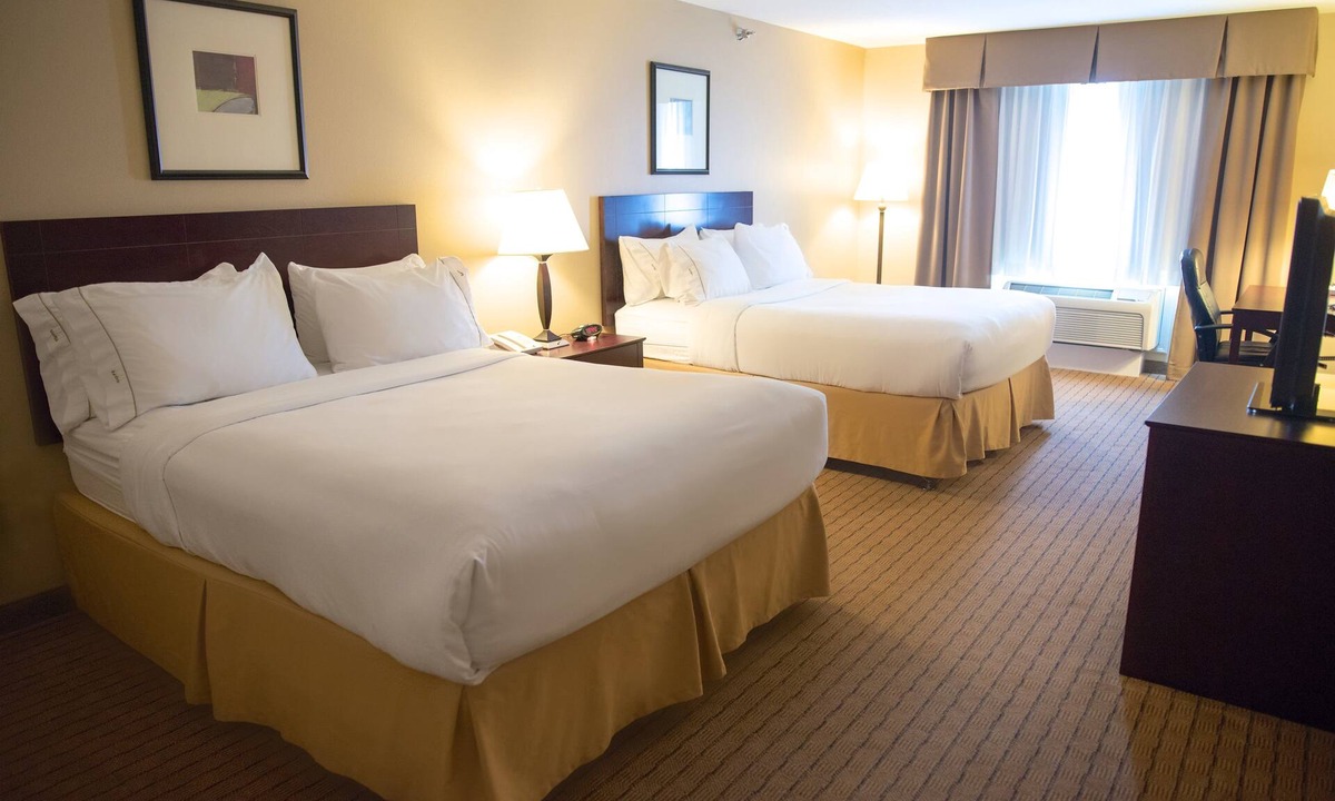 Devils Lake Hotel | Holiday Inn Express Devils Lake by IHG