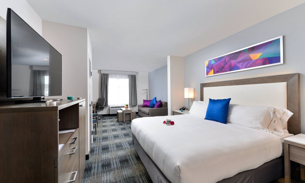 Mission Valley West Hotel | Holiday Inn Express & Suites San Diego - Mission Valley by IHG