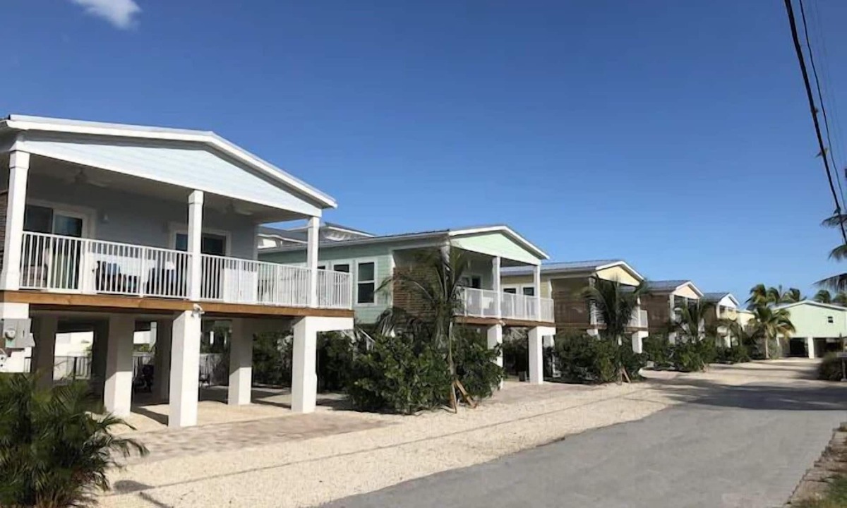Marathon House | 🌸Home(#5) “AFTER DUNE🍹DELIGHT”(-approximately 50 ft from Private beach entrance)🌸