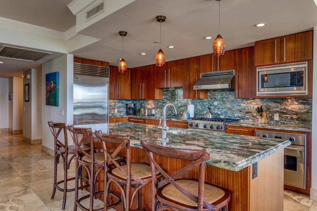 Kaanapali Apartment | Honua Kai Villas Ocean View 5 BR Sleeps 14 Great for Families Complimentary Car with 6 Nights HKH ML-2588 by KBM