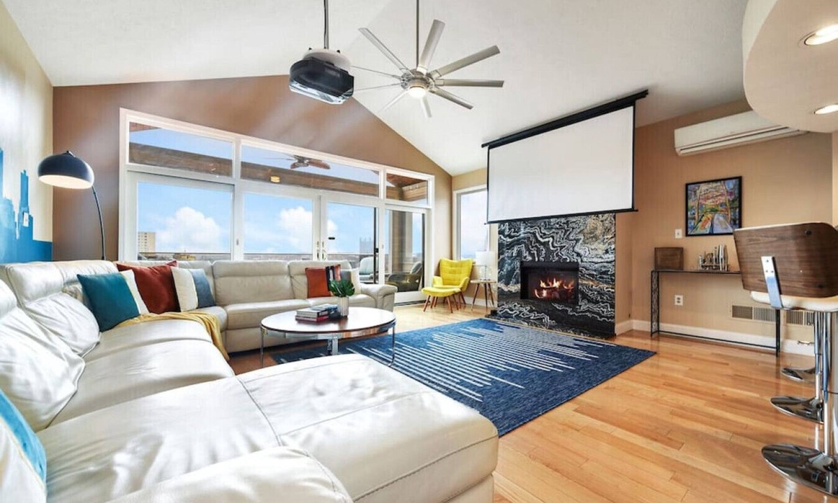 Mount Washington House | ★ HostWise Stays ★ Skyline Splendor w/Private Balconies & Game Room