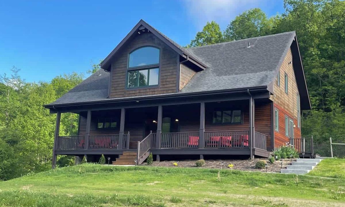 Monaca House | House at Maple Ridge, perfect for long stays.