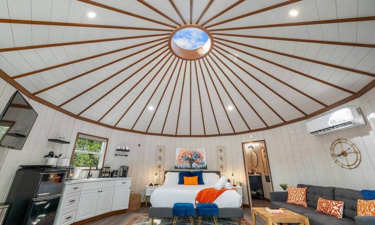 Dripping Springs Cabin | Jaw-Dropping Yurt! King Bed and Spa!