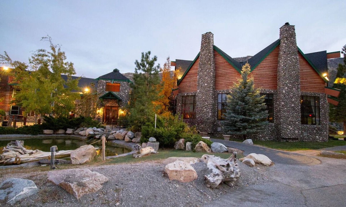 Mount Charleston Hotel | Junior Suite at The Retreat on Charleston Peak – Relaxation in Nature