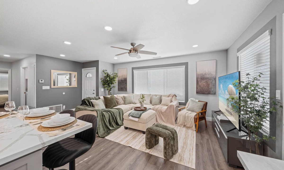 Mira Mesa House | King Bed, Gated Yard, Parking, Ranch, 4BR/3Bth