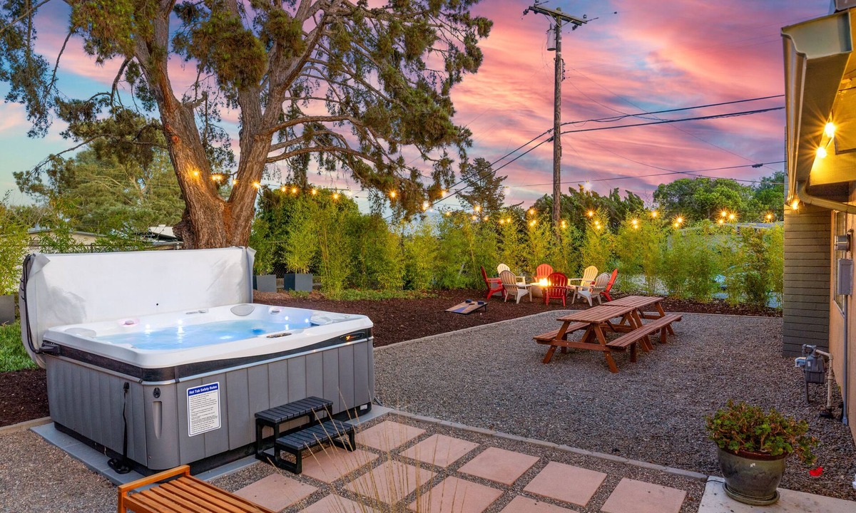 La Jolla Heights House | La Jolla Oasis | 4BR Luxury | Hot Tub | Close to Beach | Sleeps 12