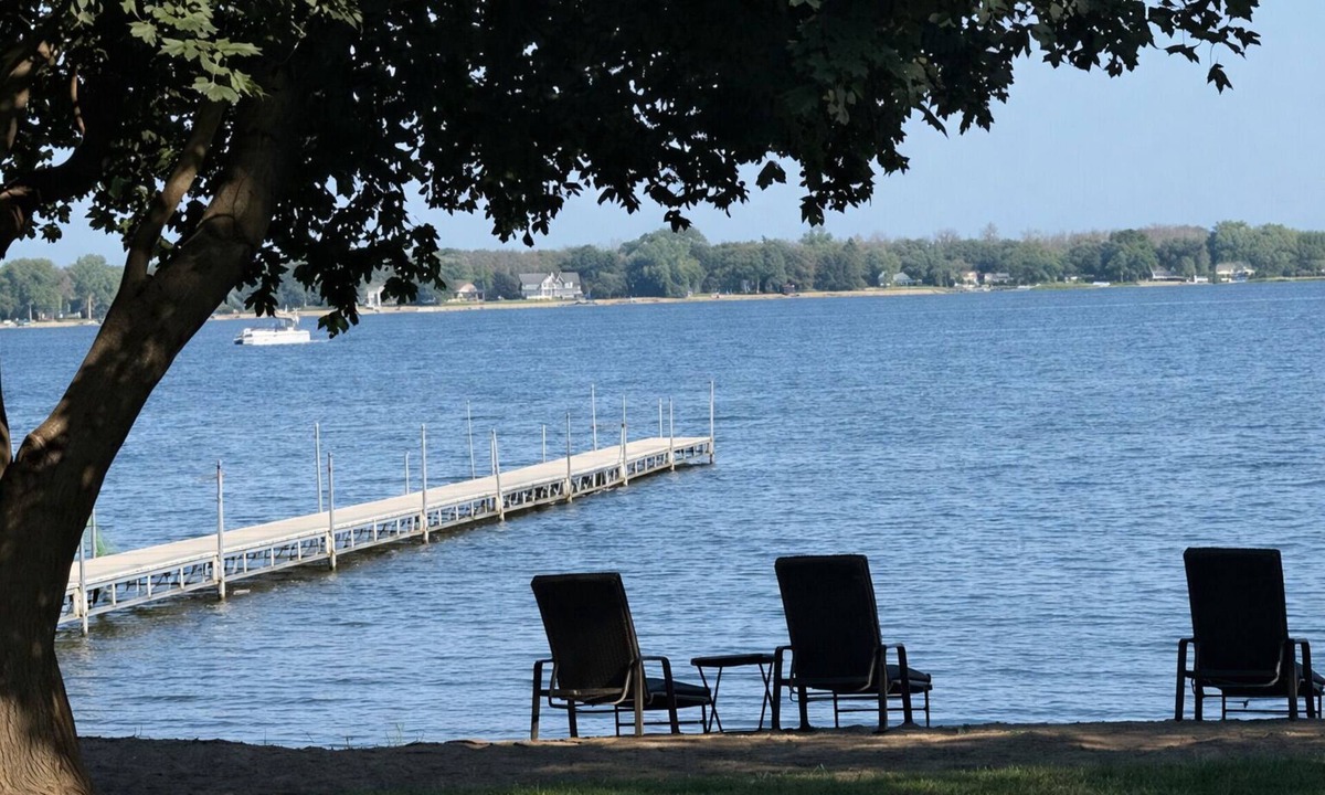 Rockville House | Lakefront Home with a Cozy Cabin Feel – Private Beach&Dock, Lake Views, 2BR,1BA