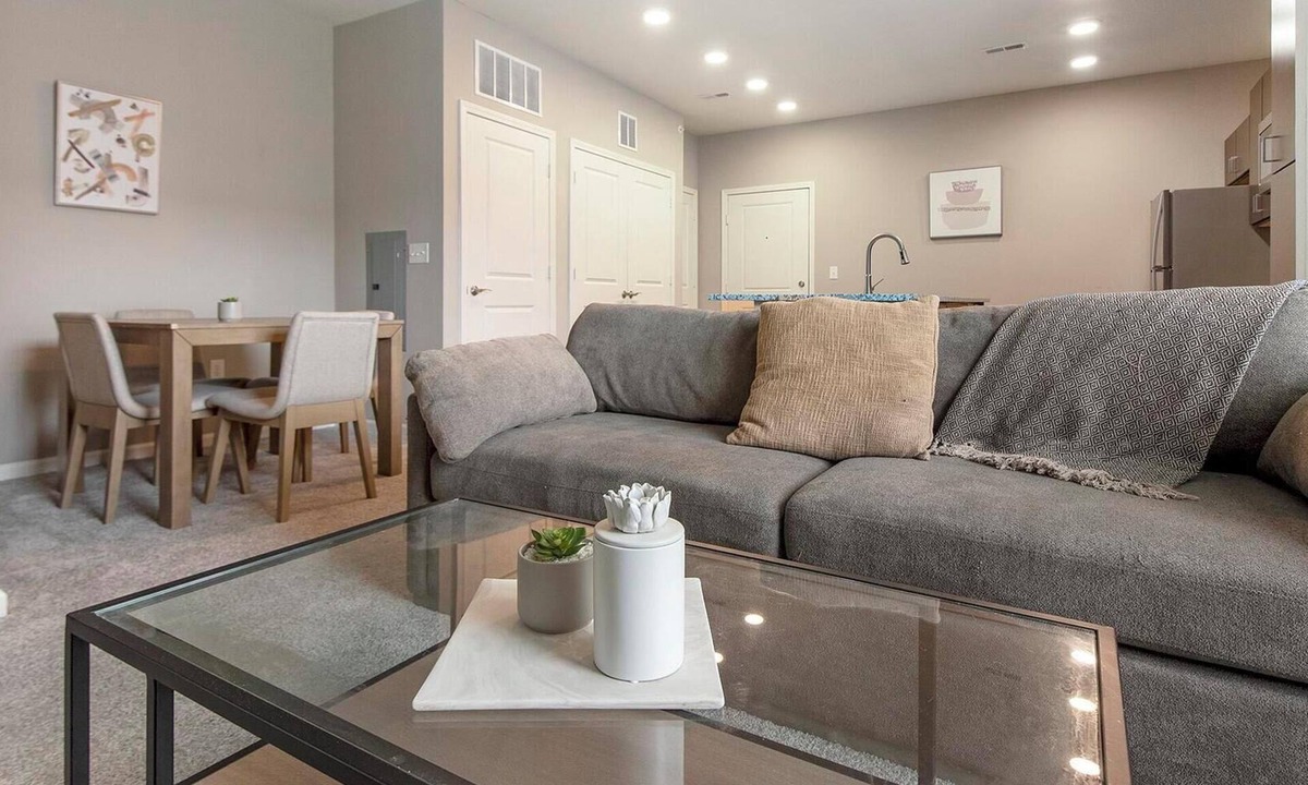 Chesterfield Apartment | Landing | Beautiful 2BD, Gym, Clubhouse