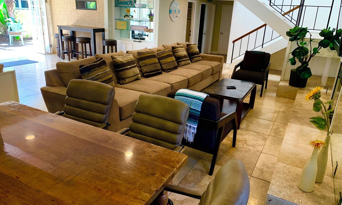 Crown Point House | Large 6-bedroom beach rental. Nine queen beds.