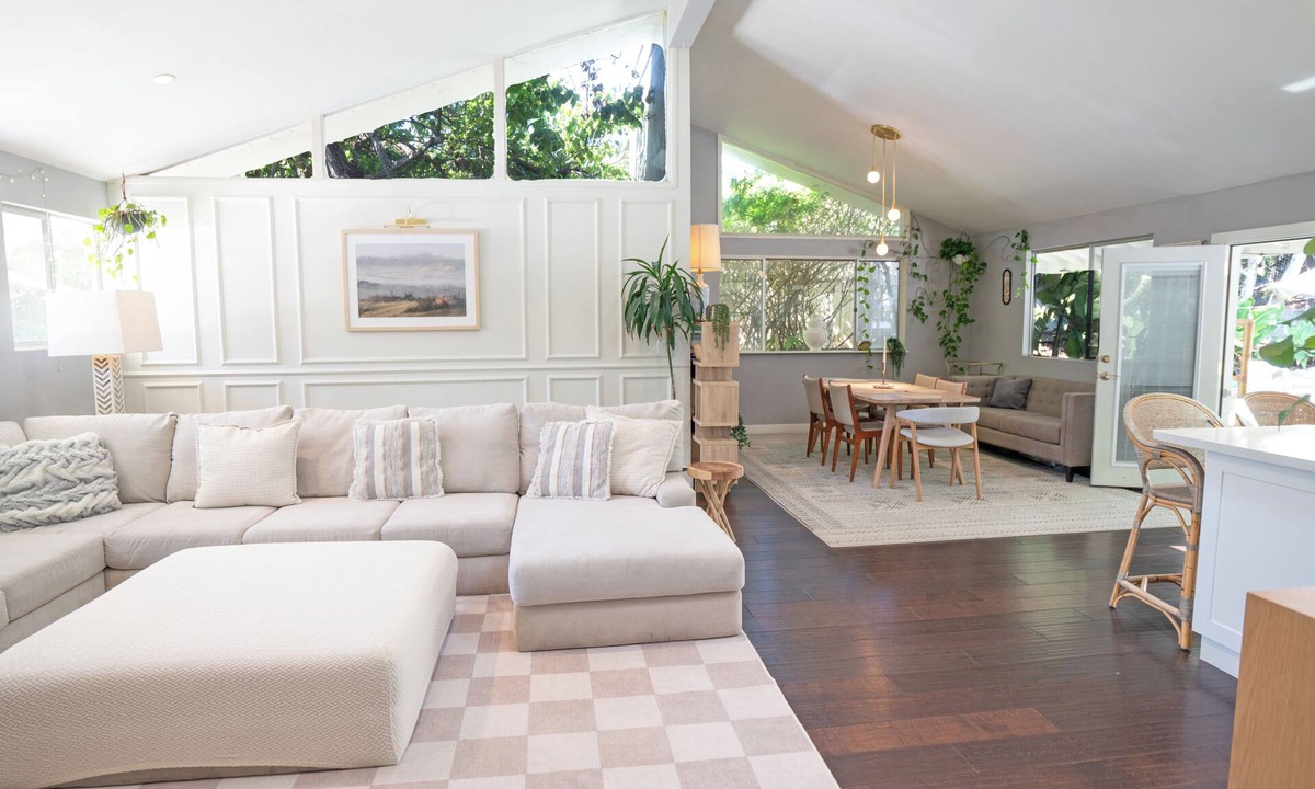 University City House | Large House with Jacuzzi, Sauna, Ping pong, Large yard - 6 minutes to Beach