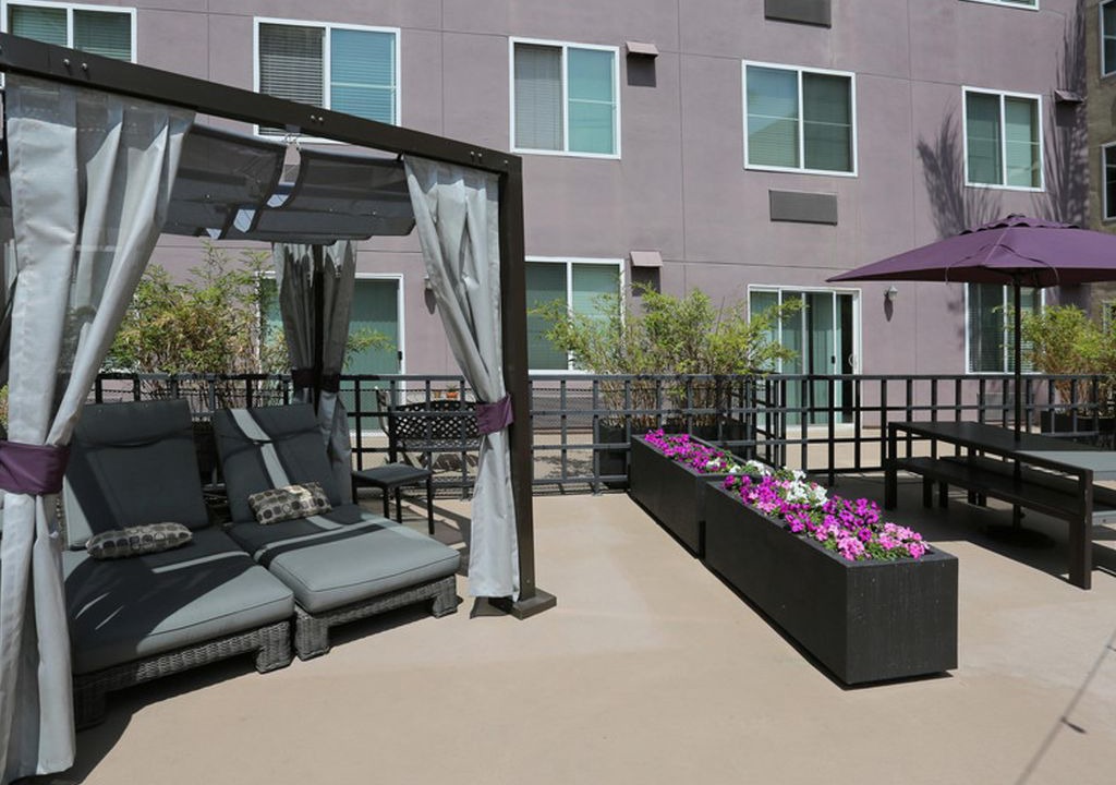 Porta D'italia Apartment | Little Italy Waterfront Condos 2BD 3
